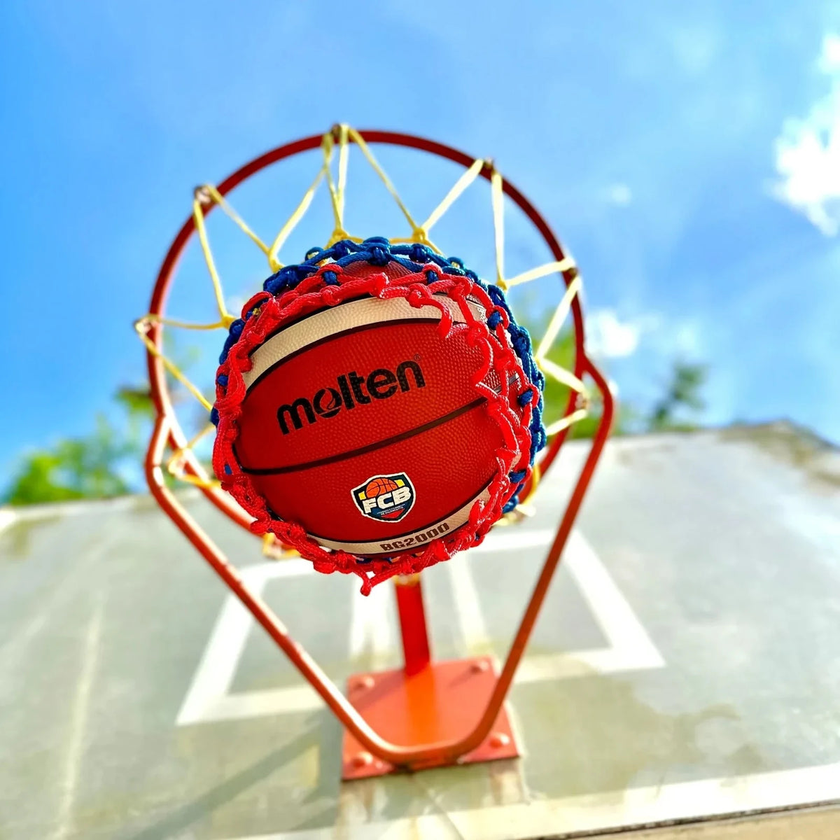 Balón de baloncesto Molten BG2000, detalle de la superficie certificada FIBA