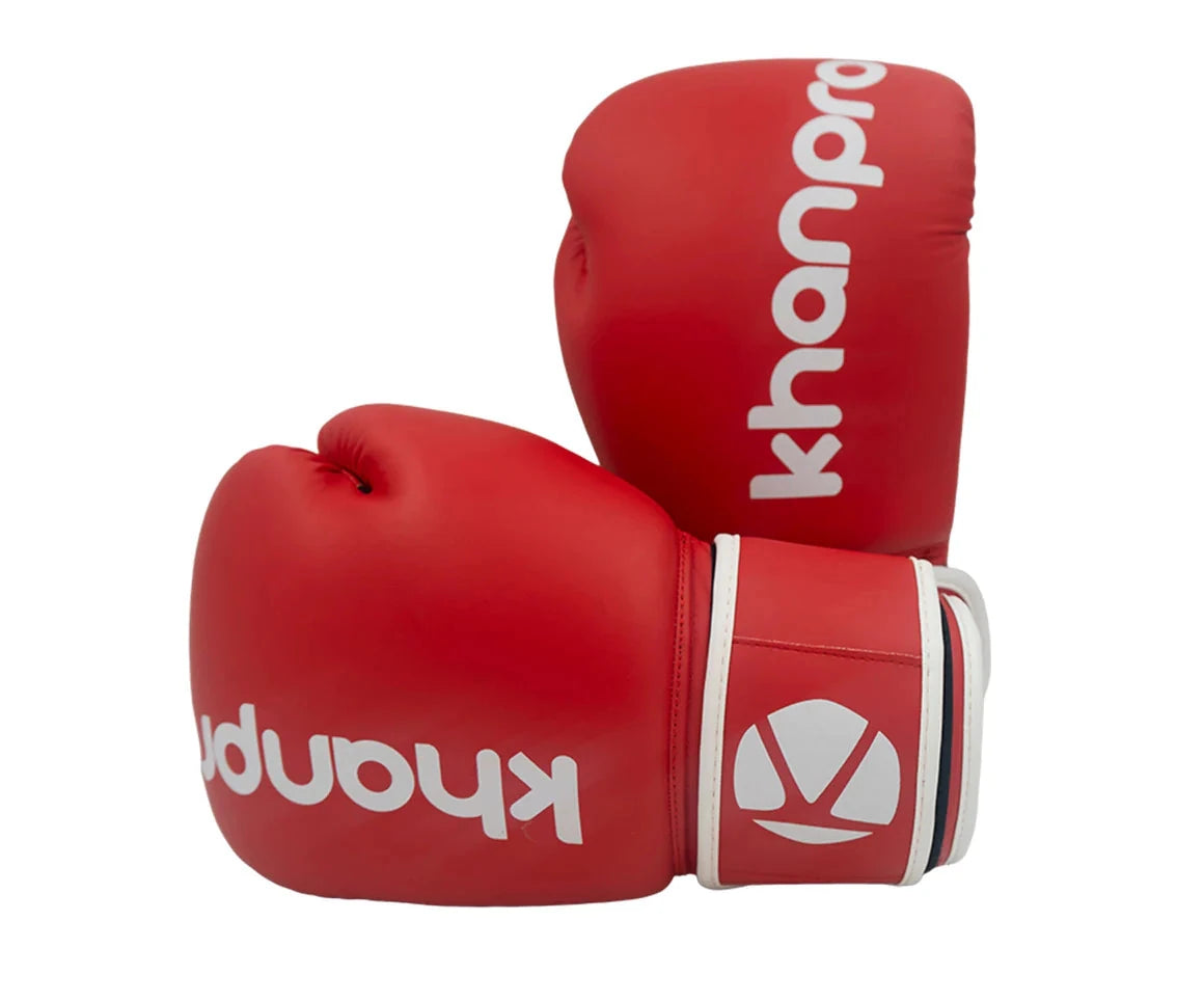 Guantes de boxeo Khanpro K801, detalle del logo Khanpro