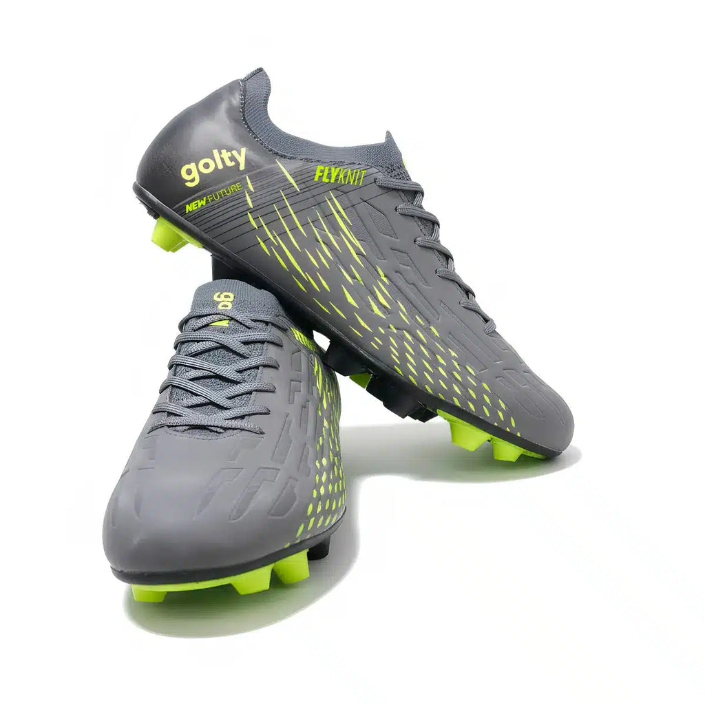 Guayo de fútbol Golty New Future Flyknit color negro y verde, vista trasera del talón
