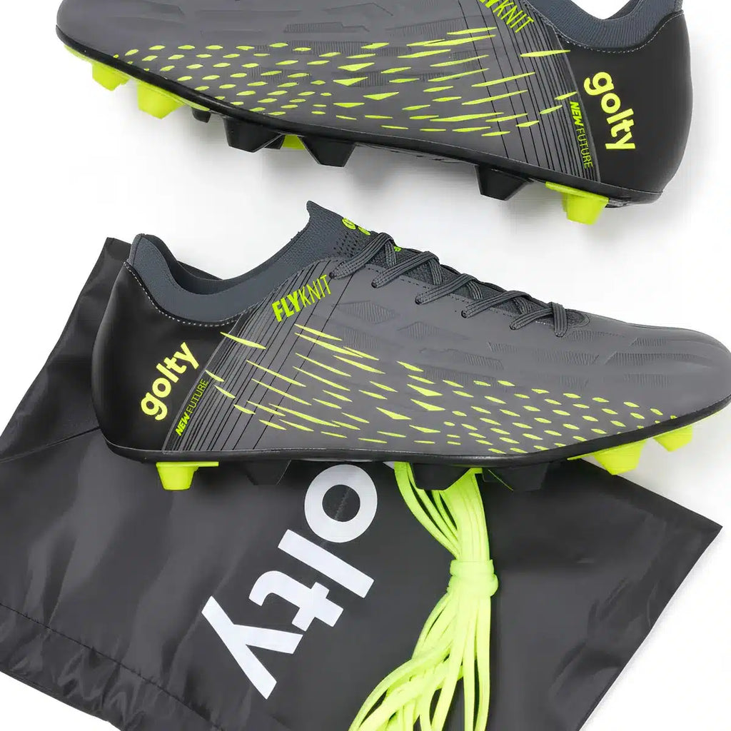 Guayo de fútbol Golty New Future Flyknit color negro y verde, detalle del tejido Flyknit